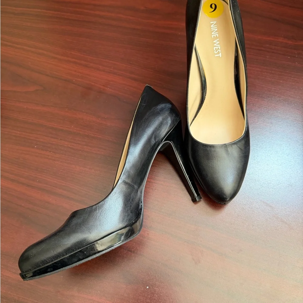 Nine West Classic Black Heels - Picture 3 of 6